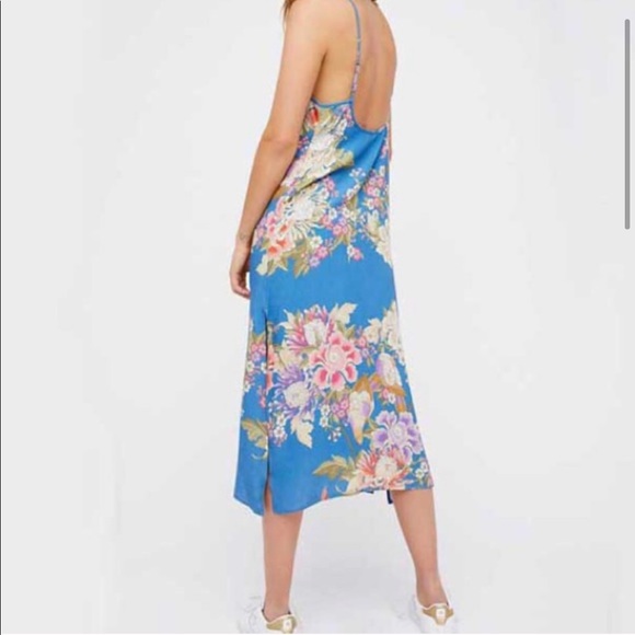 5⭐️ FAV BESTSELLER Blue Skies Floral Slip Dress - Picture 4 of 8